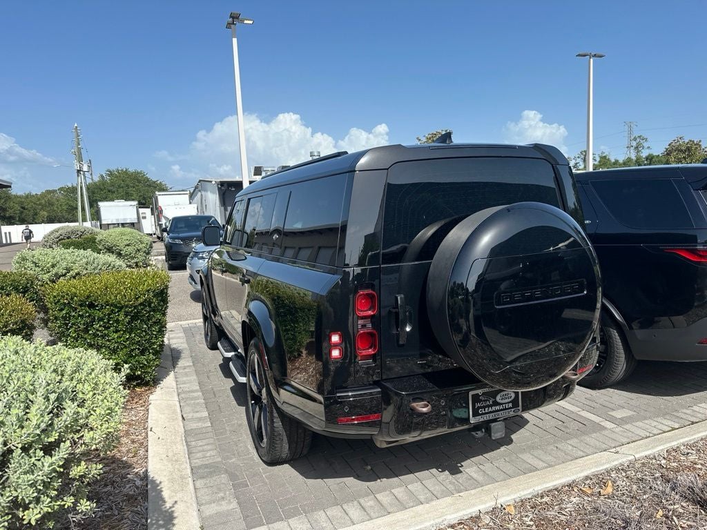 2023 Land Rover Defender 130 X-Dynamic SE