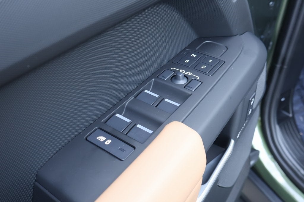 2026 Land Rover Defender 130 X-Dynamic SE