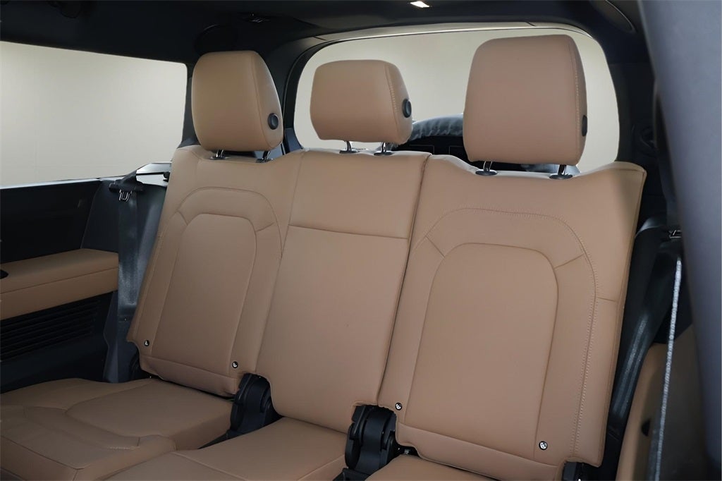 2026 Land Rover Defender 130 X-Dynamic SE