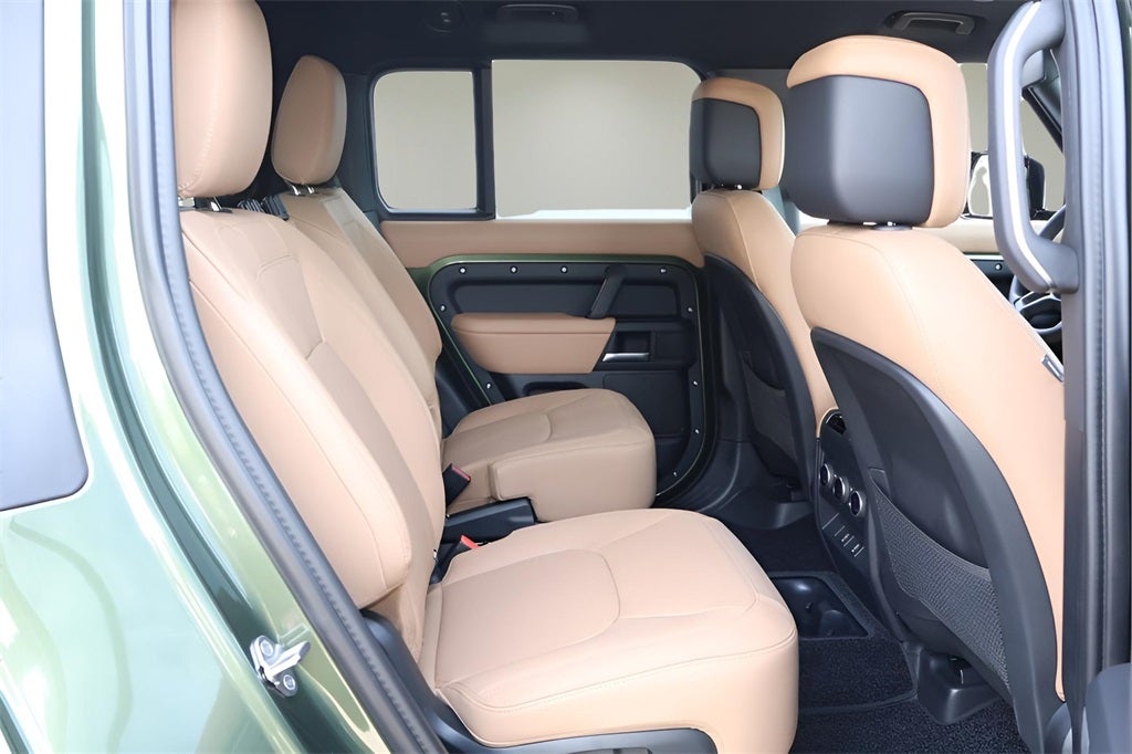 2026 Land Rover Defender 130 X-Dynamic SE