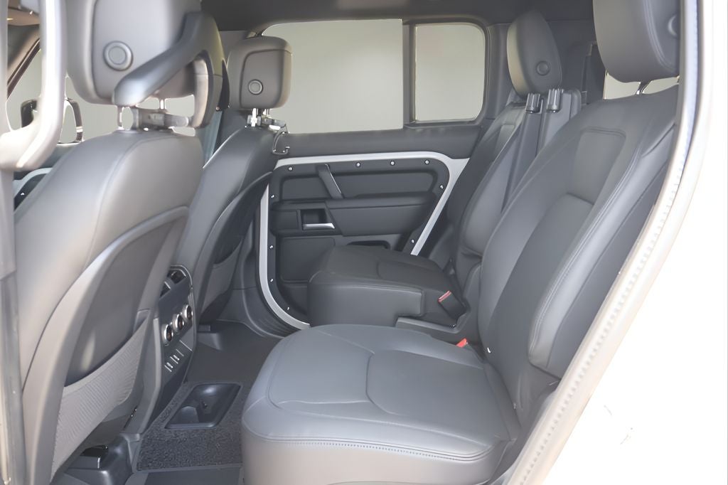 2026 Land Rover Defender 130 X-Dynamic SE