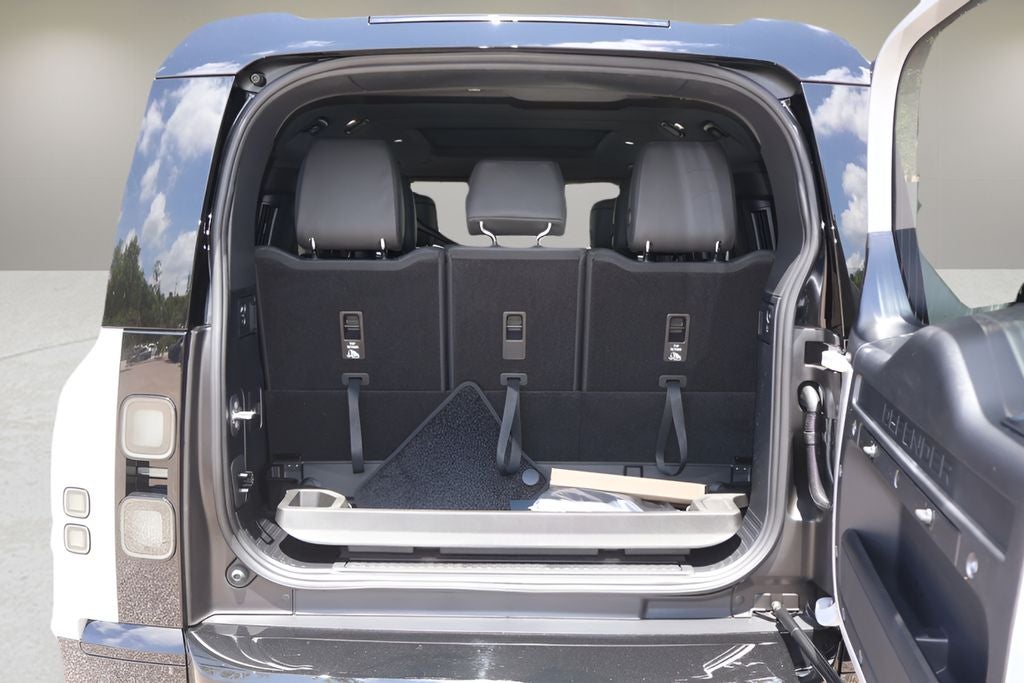2026 Land Rover Defender 130 X-Dynamic SE