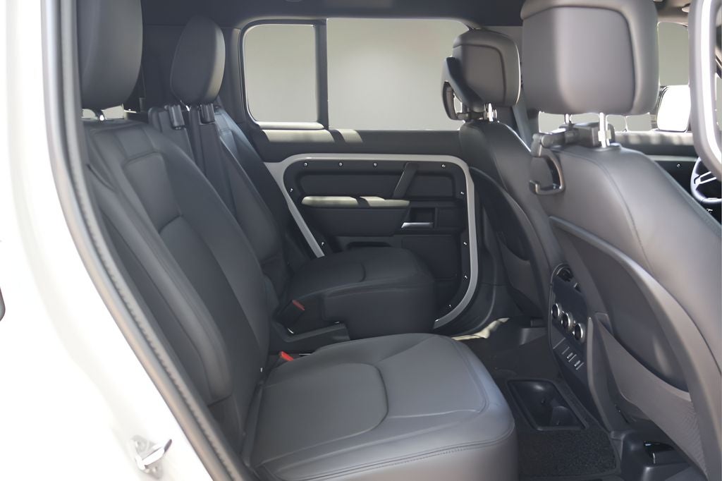 2026 Land Rover Defender 130 X-Dynamic SE