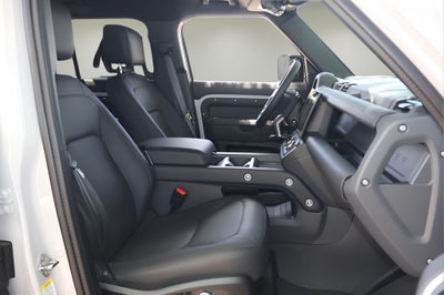 2026 Land Rover Defender 130 X-Dynamic SE