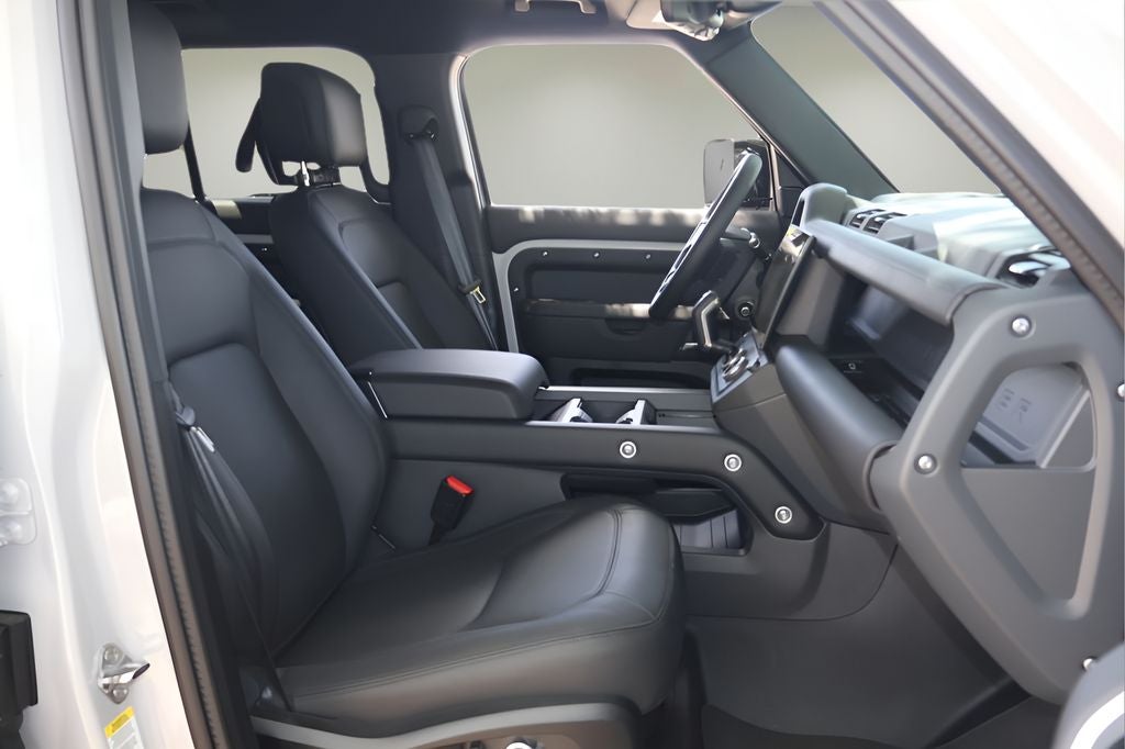 2026 Land Rover Defender 130 X-Dynamic SE