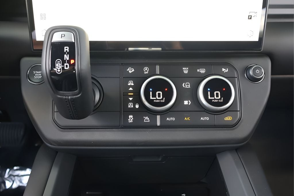 2026 Land Rover Defender 130 X-Dynamic SE