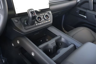 2026 Land Rover Defender 130 X-Dynamic SE
