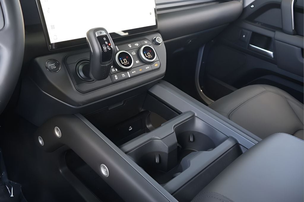 2026 Land Rover Defender 130 X-Dynamic SE