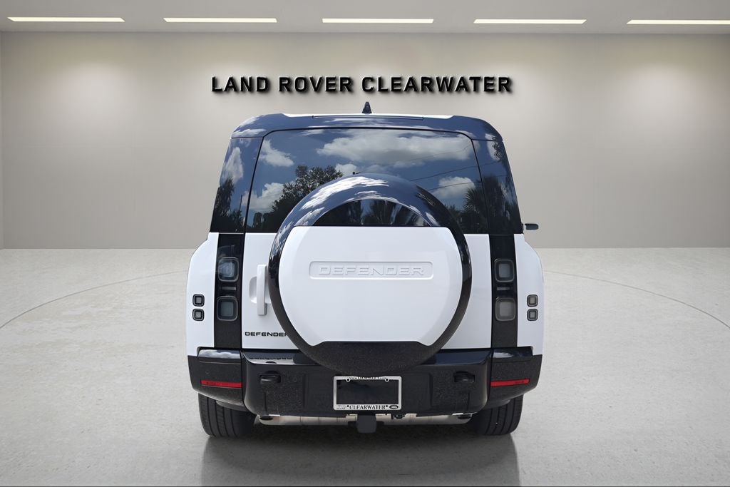 2026 Land Rover Defender 130 X-Dynamic SE
