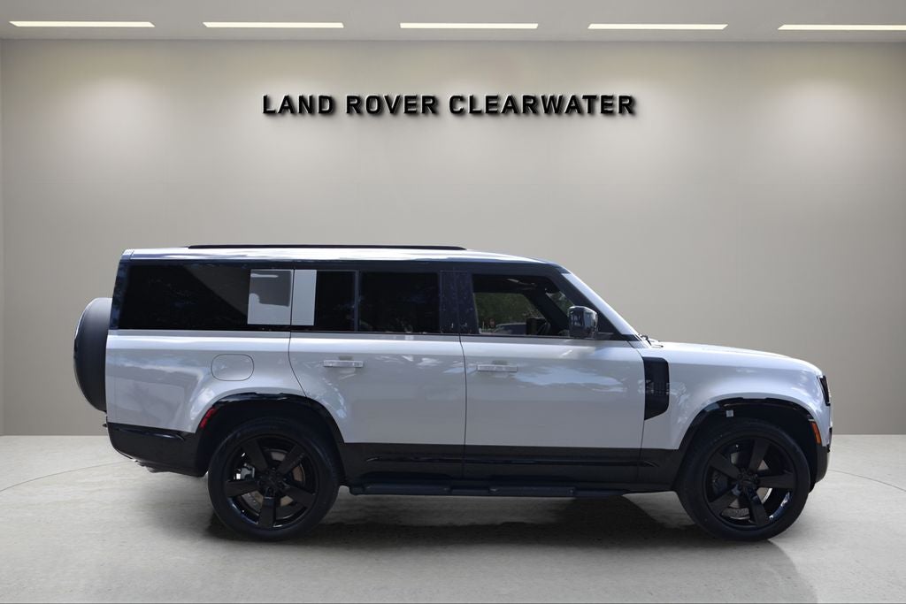 2026 Land Rover Defender 130 X-Dynamic SE