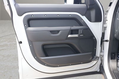 2026 Land Rover Defender 130 X-Dynamic SE