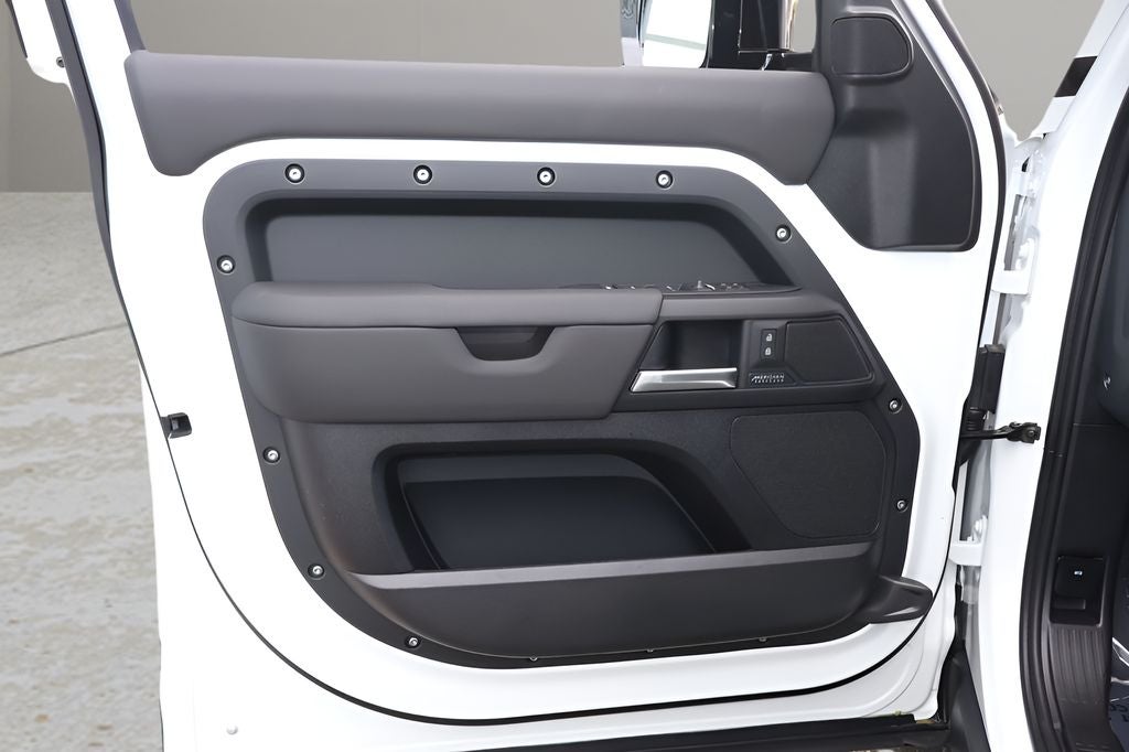 2026 Land Rover Defender 130 X-Dynamic SE