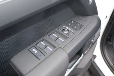 2026 Land Rover Defender 130 X-Dynamic SE