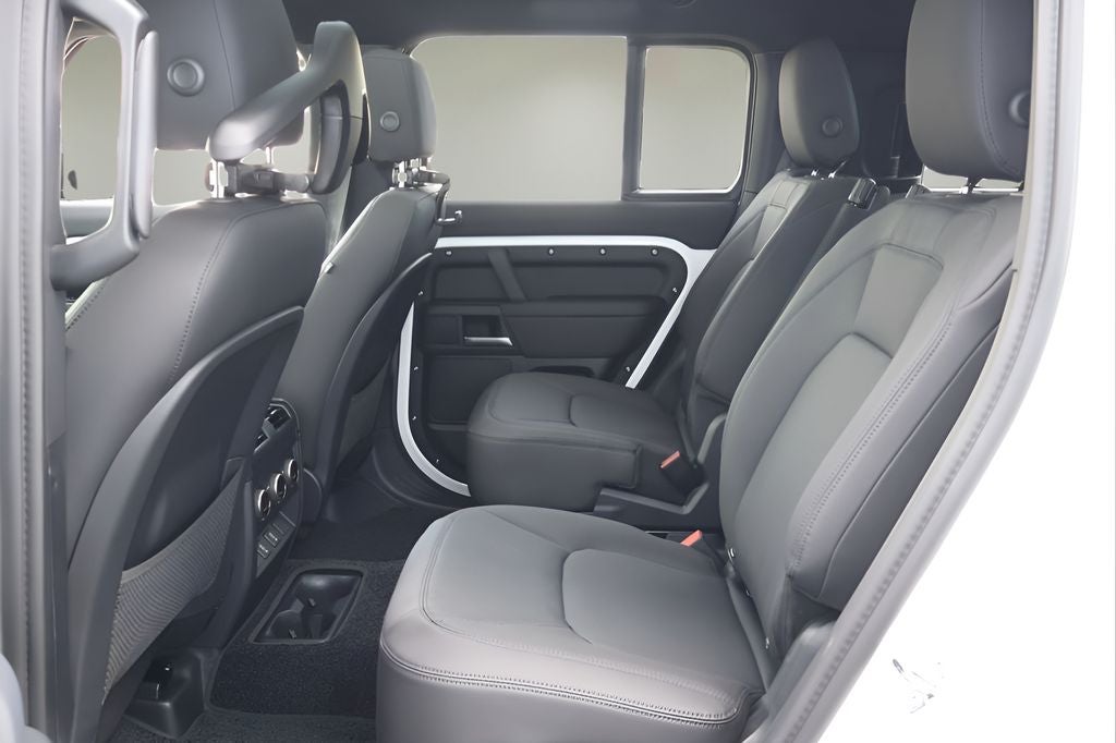 2026 Land Rover Defender 130 X-Dynamic SE