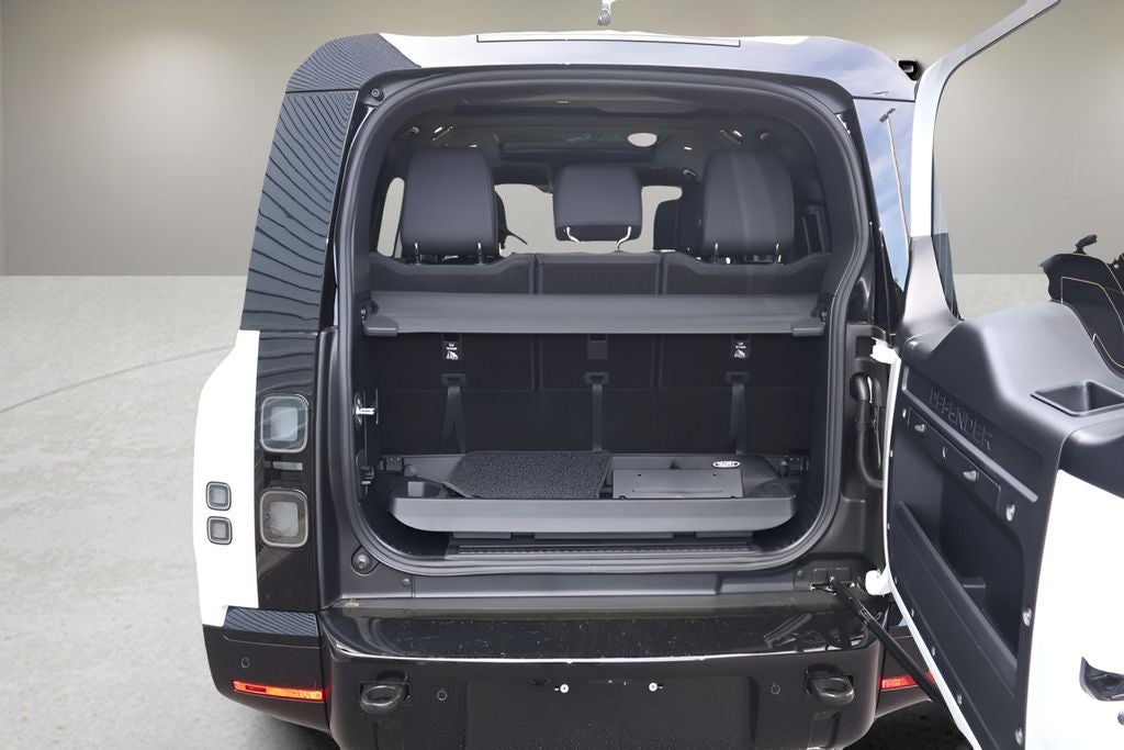 2026 Land Rover Defender 130 X-Dynamic SE