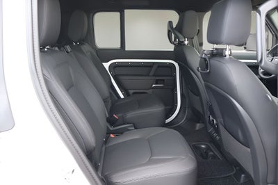 2026 Land Rover Defender 130 X-Dynamic SE