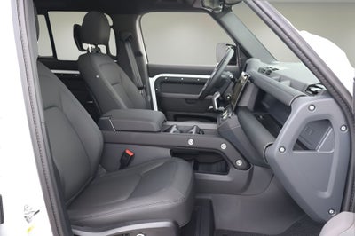 2026 Land Rover Defender 130 X-Dynamic SE