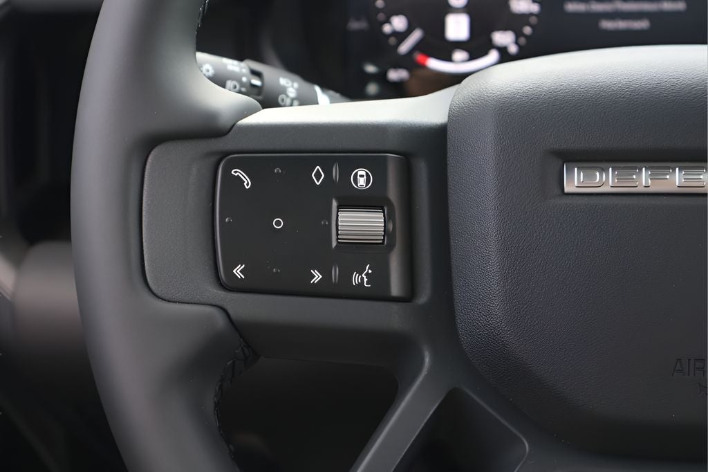 2026 Land Rover Defender 130 X-Dynamic SE