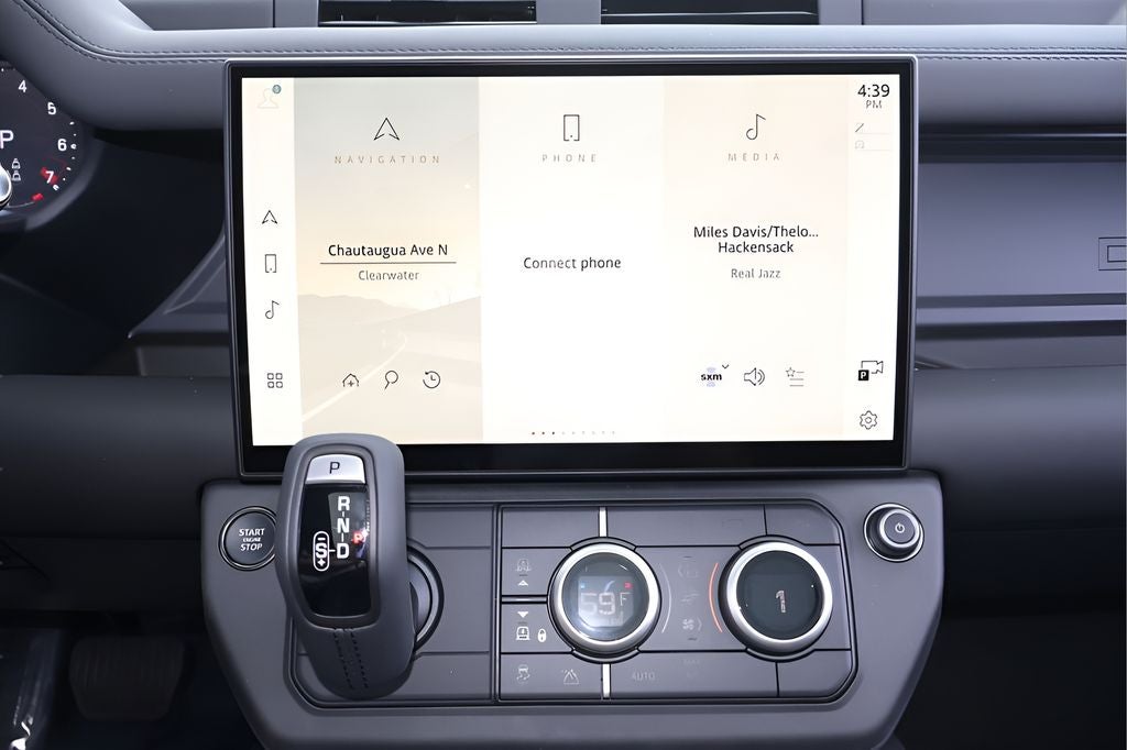 2026 Land Rover Defender 130 X-Dynamic SE