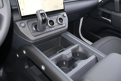 2026 Land Rover Defender 130 X-Dynamic SE