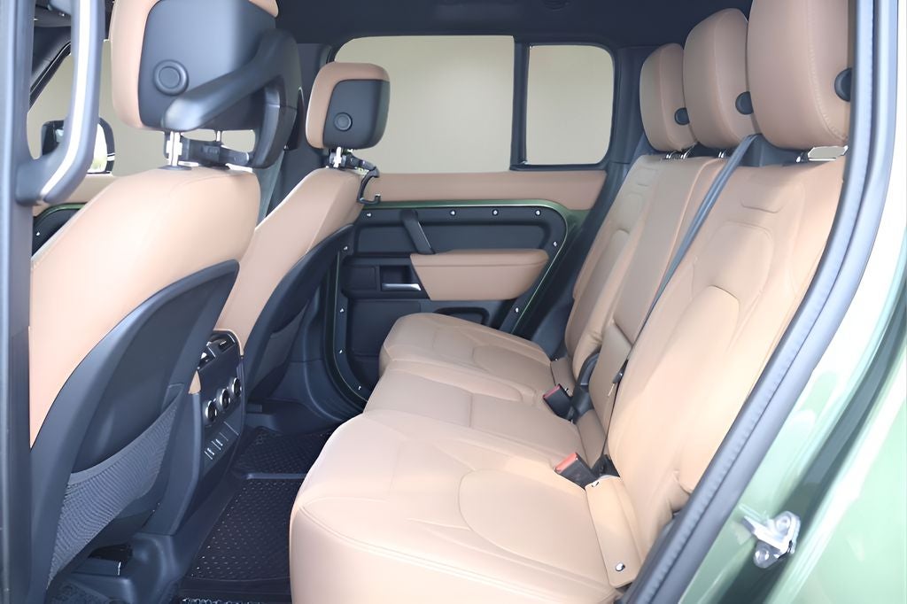 2026 Land Rover Defender 130 X-Dynamic SE