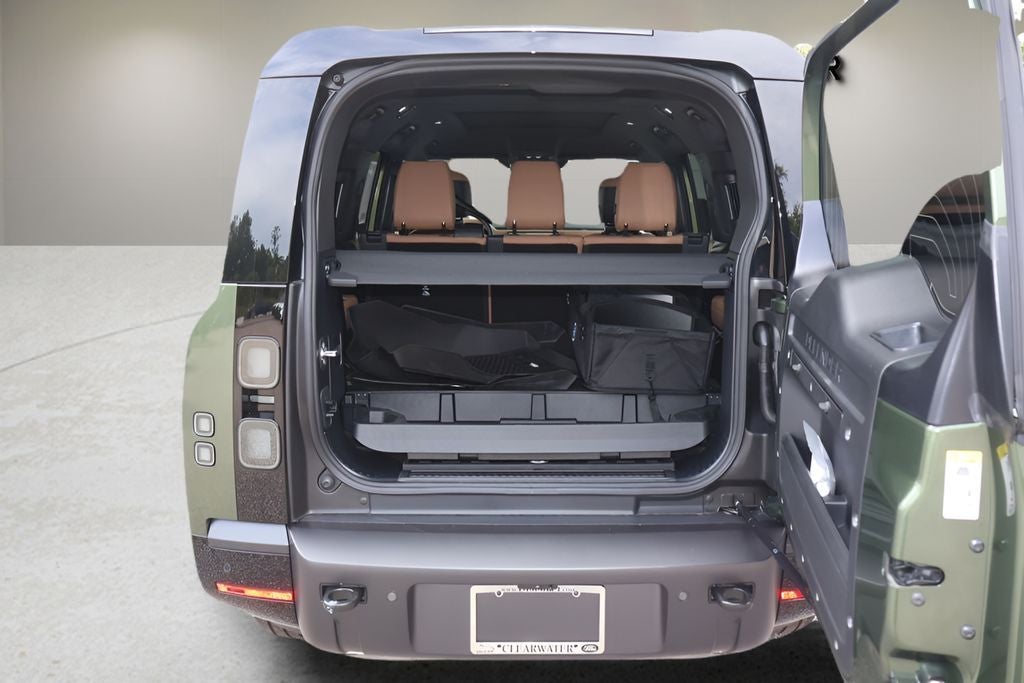 2026 Land Rover Defender 130 X-Dynamic SE