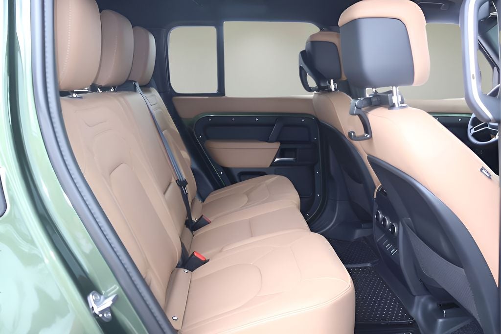 2026 Land Rover Defender 130 X-Dynamic SE
