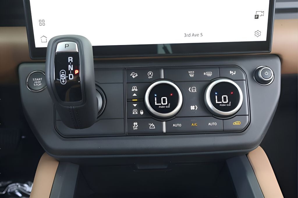 2026 Land Rover Defender 130 X-Dynamic SE
