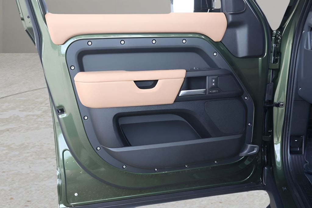 2026 Land Rover Defender 130 X-Dynamic SE