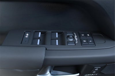 2025 Land Rover Defender 130 X-Dynamic SE