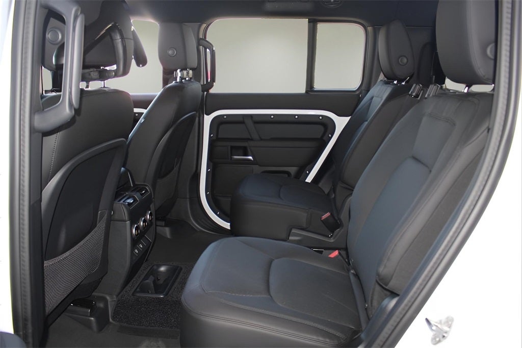 2025 Land Rover Defender 130 X-Dynamic SE