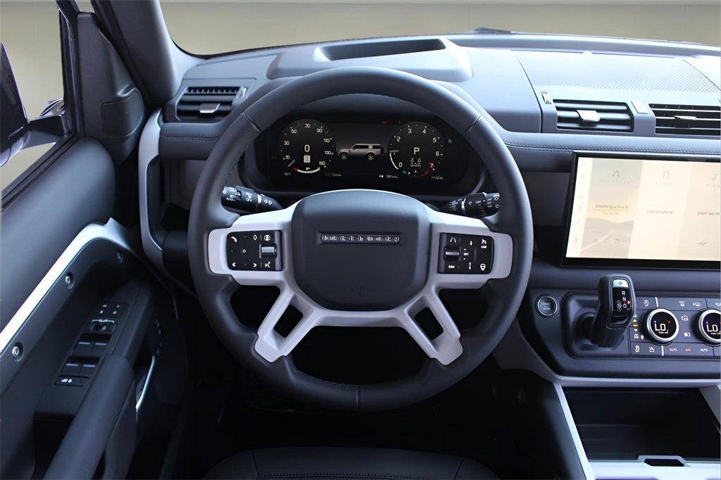 2025 Land Rover Defender 130 X-Dynamic SE