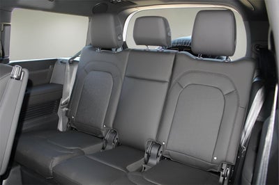 2025 Land Rover Defender 130 X-Dynamic SE