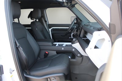2025 Land Rover Defender 130 X-Dynamic SE