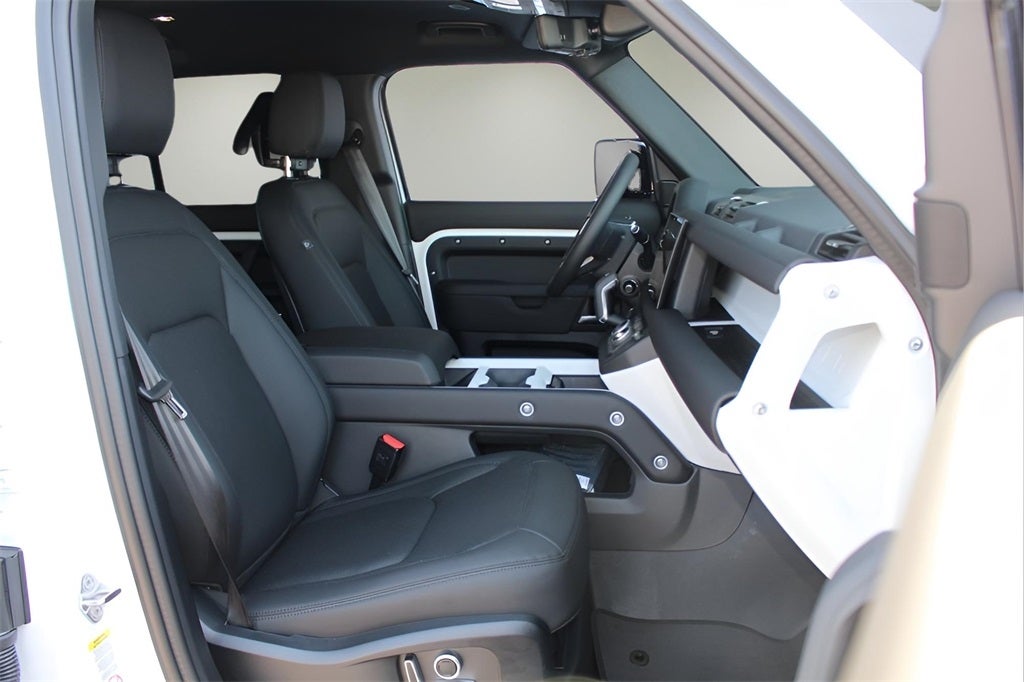 2025 Land Rover Defender 130 X-Dynamic SE