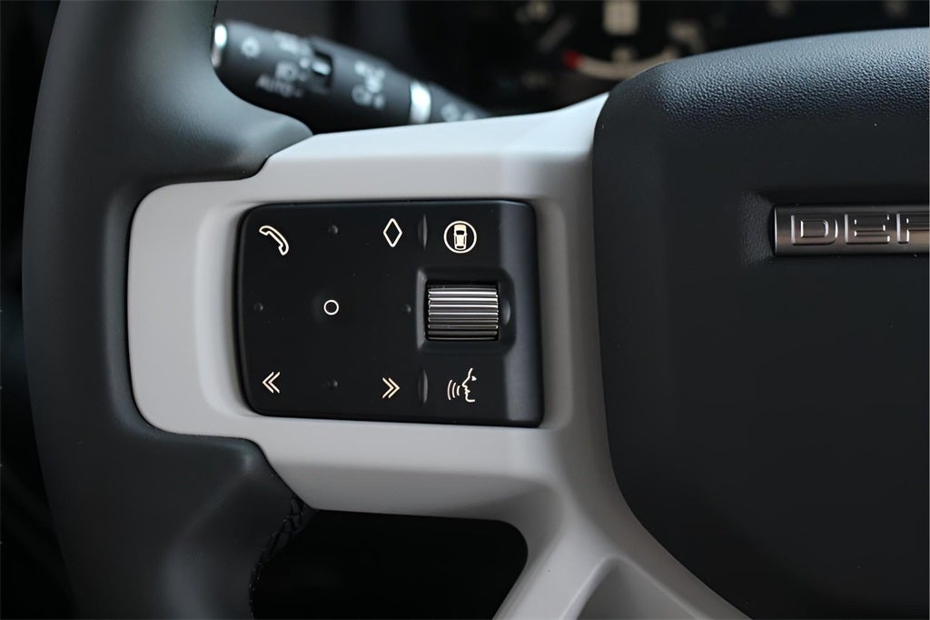 2025 Land Rover Defender 130 X-Dynamic SE