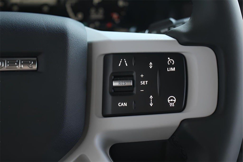 2025 Land Rover Defender 130 X-Dynamic SE