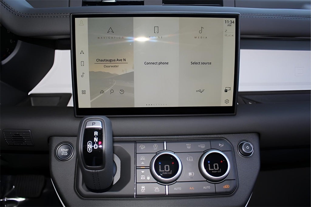 2025 Land Rover Defender 130 X-Dynamic SE