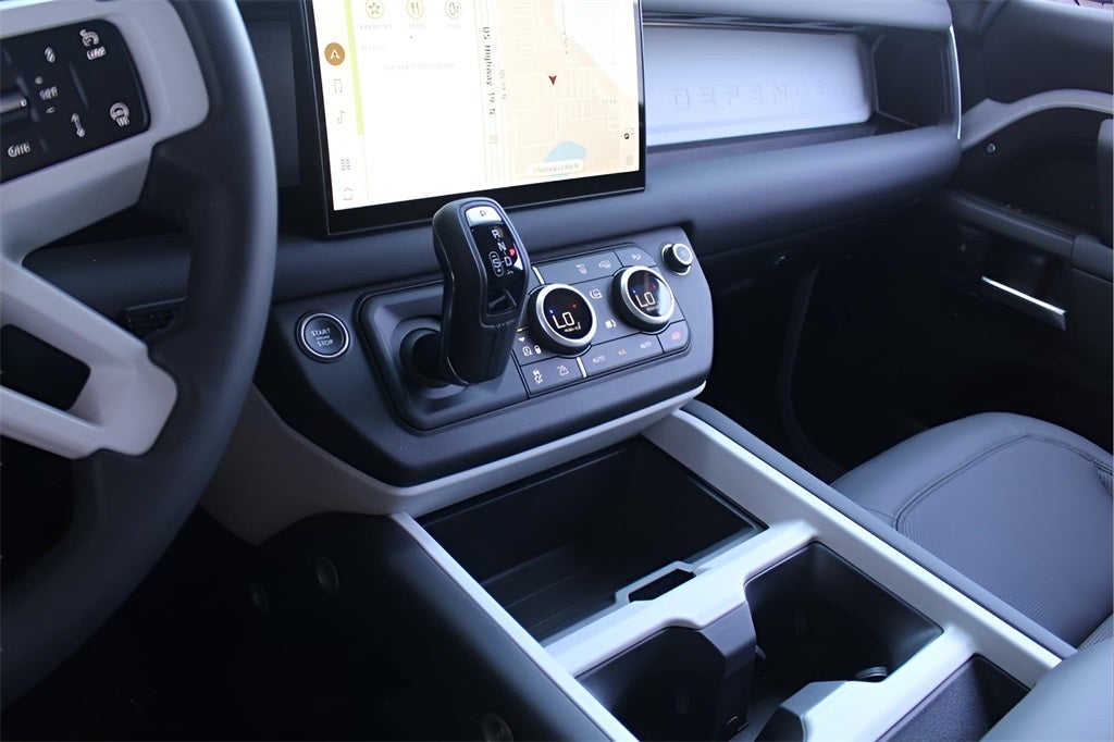 2025 Land Rover Defender 130 X-Dynamic SE