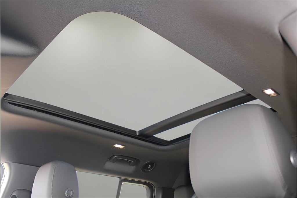 2025 Land Rover Defender 130 X-Dynamic SE