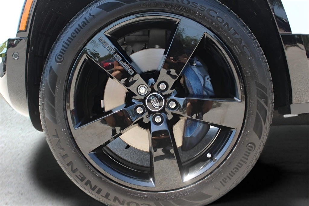 2025 Land Rover Defender 130 X-Dynamic SE