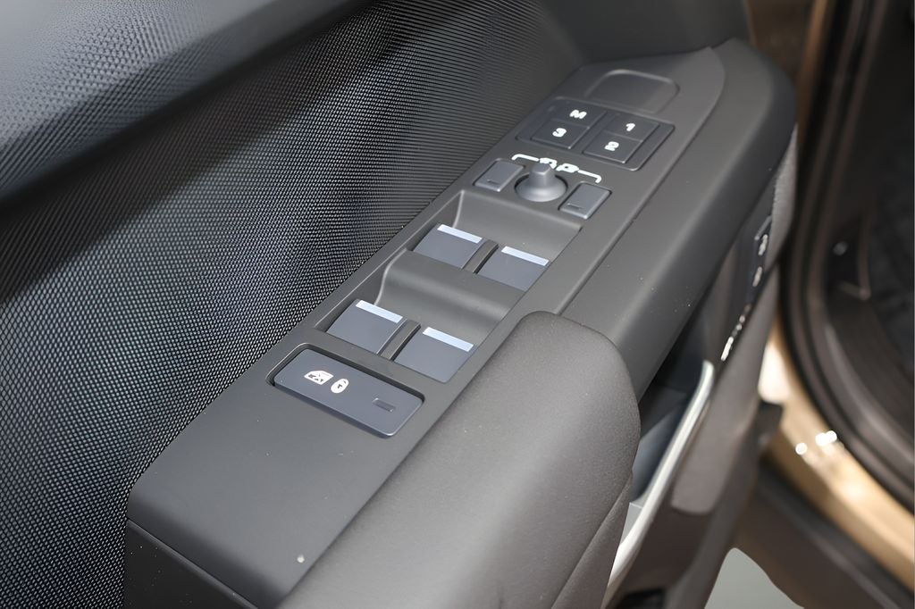 2026 Land Rover Defender 130 X-Dynamic SE