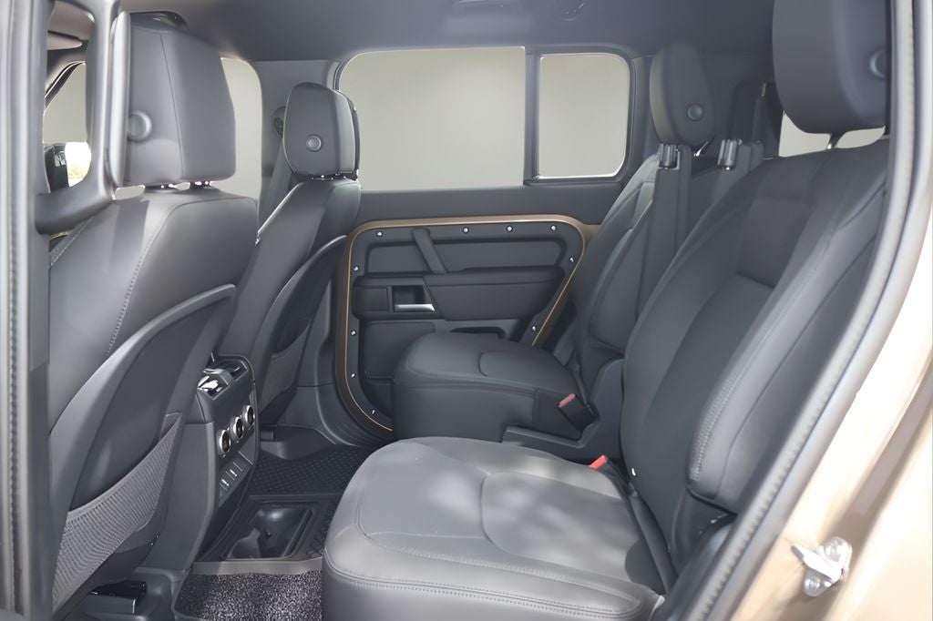 2026 Land Rover Defender 130 X-Dynamic SE