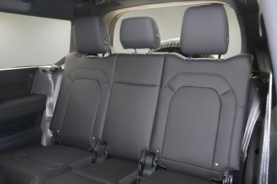 2026 Land Rover Defender 130 X-Dynamic SE