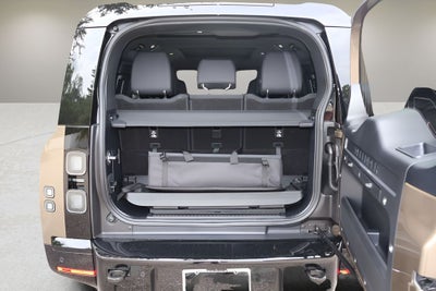 2026 Land Rover Defender 130 X-Dynamic SE