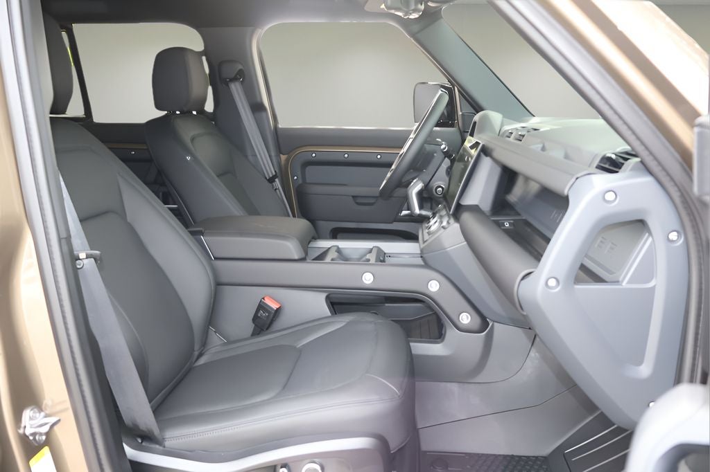 2026 Land Rover Defender 130 X-Dynamic SE