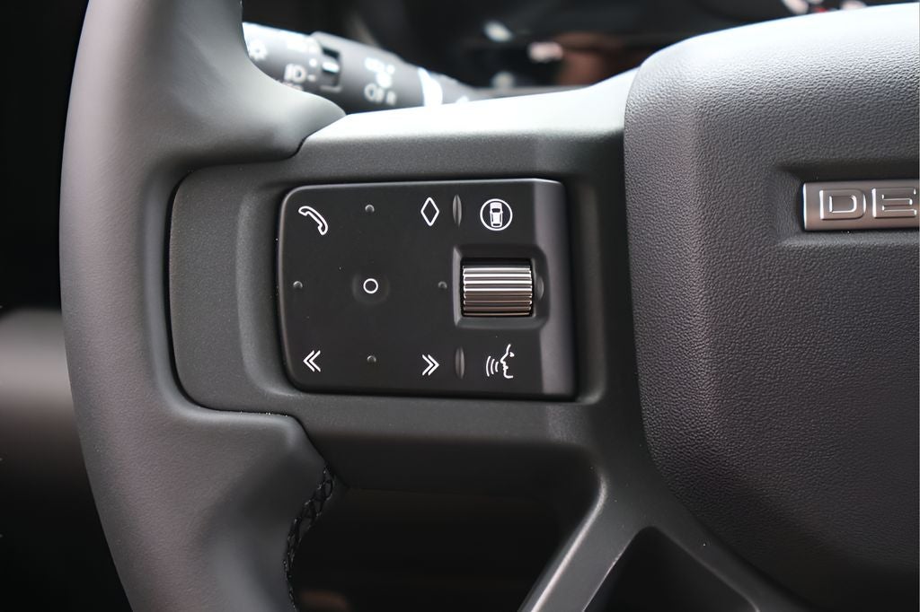 2026 Land Rover Defender 130 X-Dynamic SE