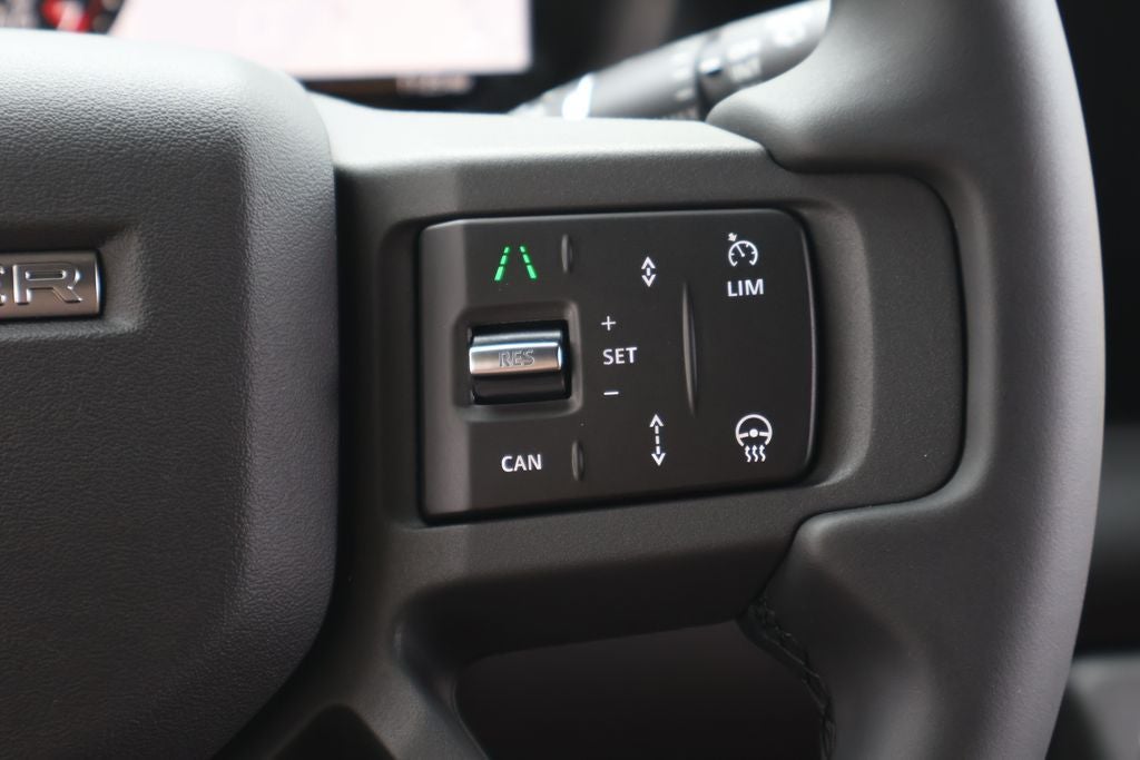 2026 Land Rover Defender 130 X-Dynamic SE