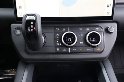 2026 Land Rover Defender 130 X-Dynamic SE