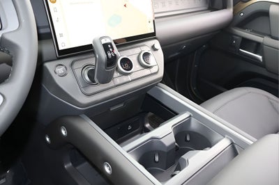 2026 Land Rover Defender 130 X-Dynamic SE